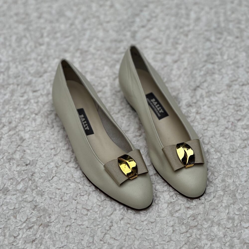 Bally Made in Switzerland Cream Leather Flats | Gold Bow Detail | Size 6
